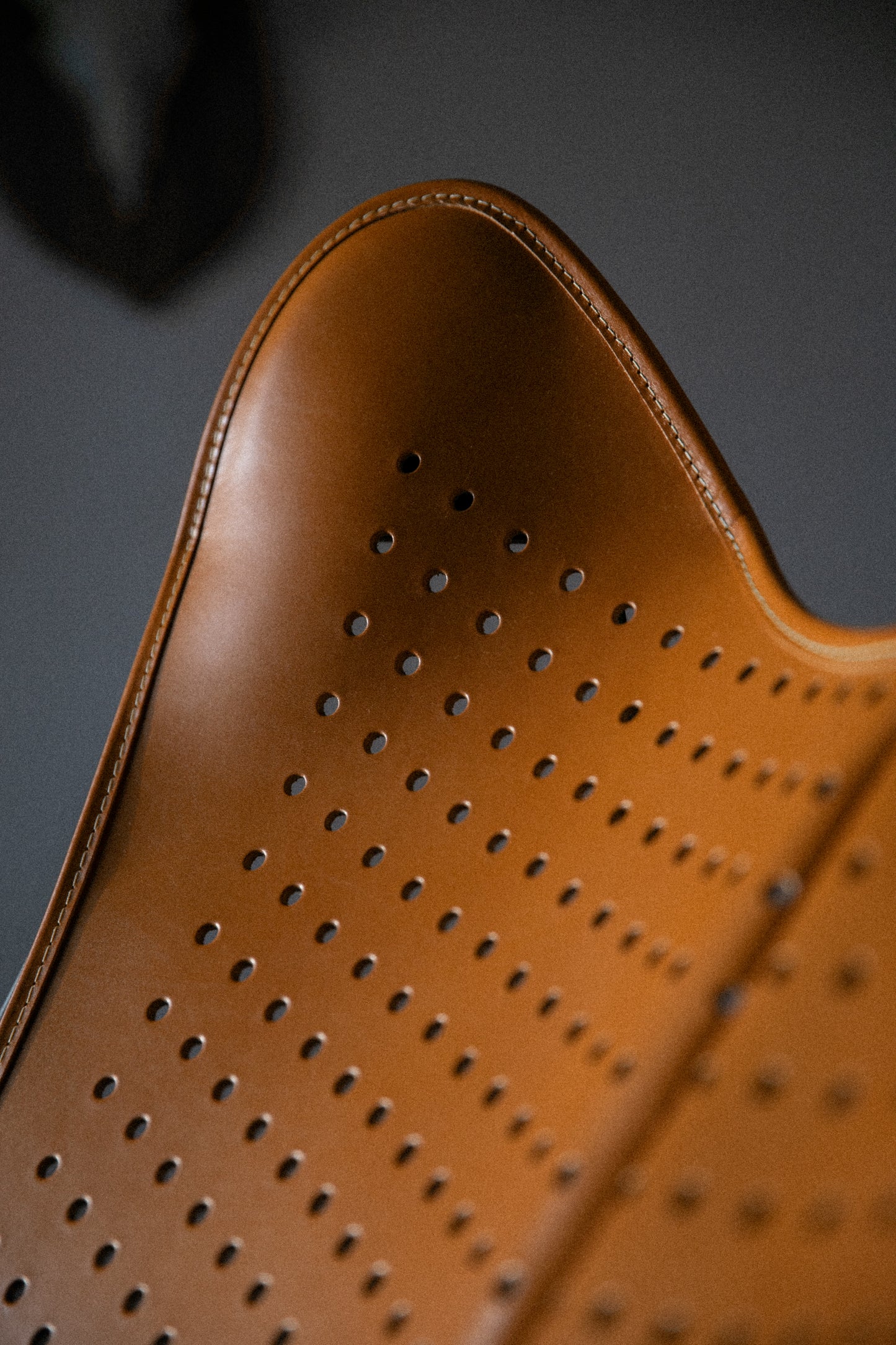 Fauteuil AA Butterfly© - Cuir ajouré Cognac - Structure inox