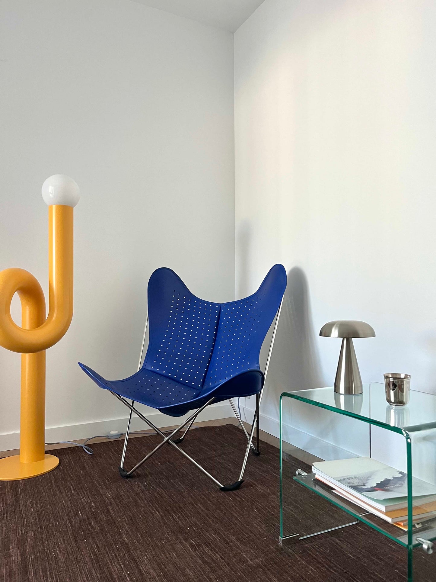 Fauteuil AA Butterfly© - Cuir perforé bleu