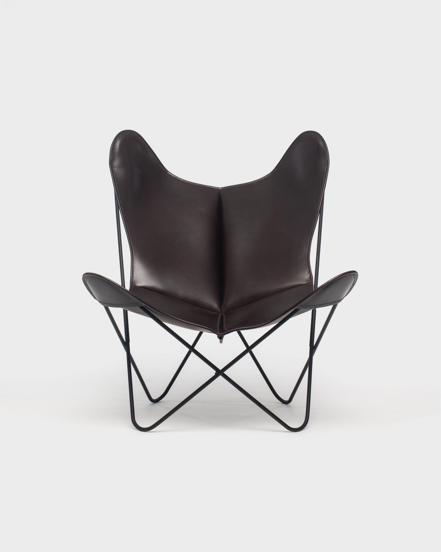 Fauteuil AA Butterfly Cuir Marron Fonce Structure Noire - Vue de face