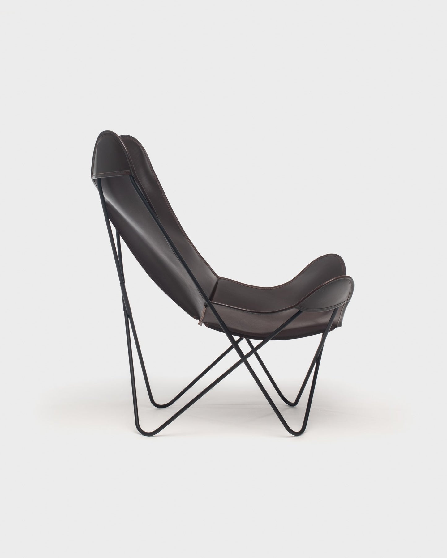 Fauteuil AA Butterfly cuir Marron Fonce Structure Noire - Vue de profil