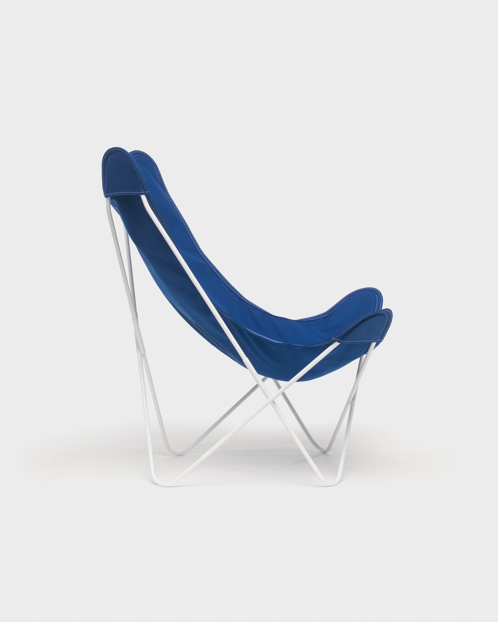 Fauteuil Papillon bleu coton Structure Blanche - Vue de profil