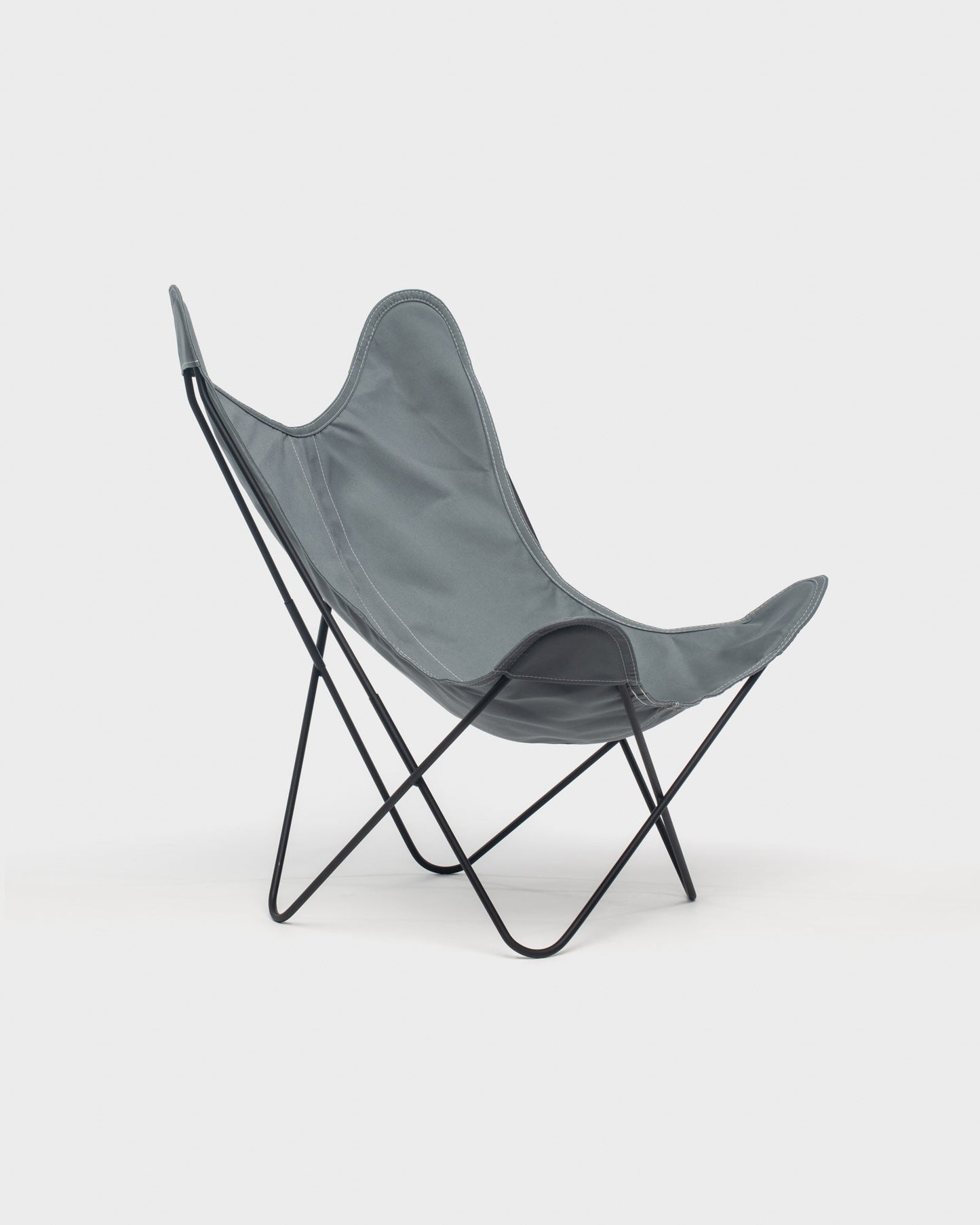 Fauteuil papillon avec une housse en coton plomb et une structure noire