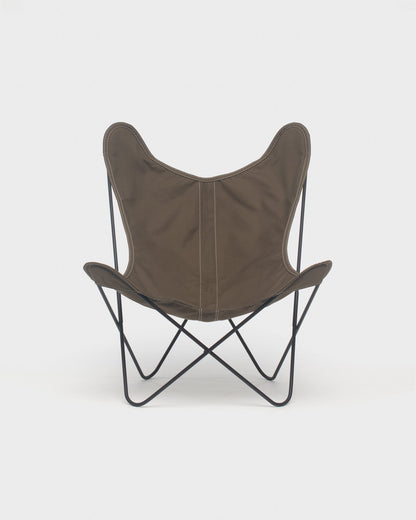 Fauteuil papillon avec une housse en coton taupe et une structure noire