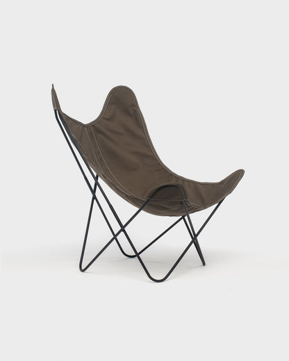 Fauteuil papillon avec une housse en coton taupe et une structure noire