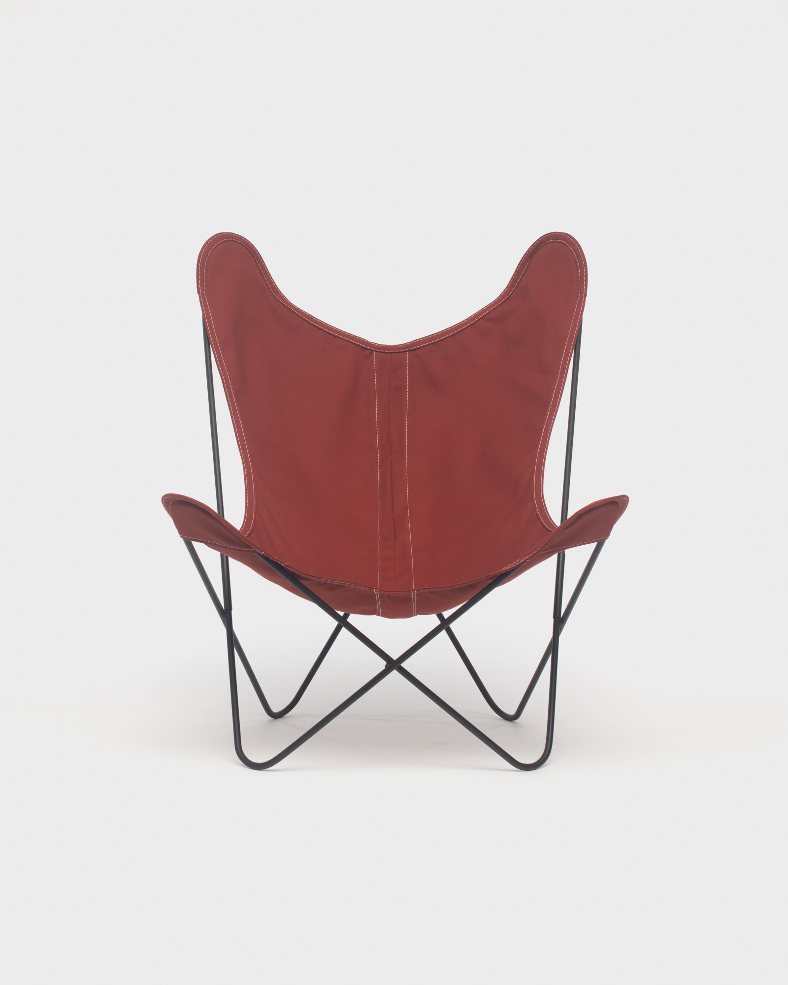 Fauteuil papillon avec une housse en coton 100% de couleur taupe et structure noire