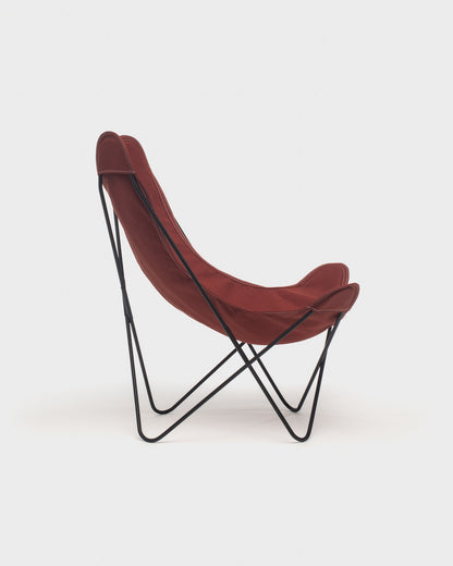 Fauteuil papillon avec une housse en coton 100% de couleur taupe et structure noire