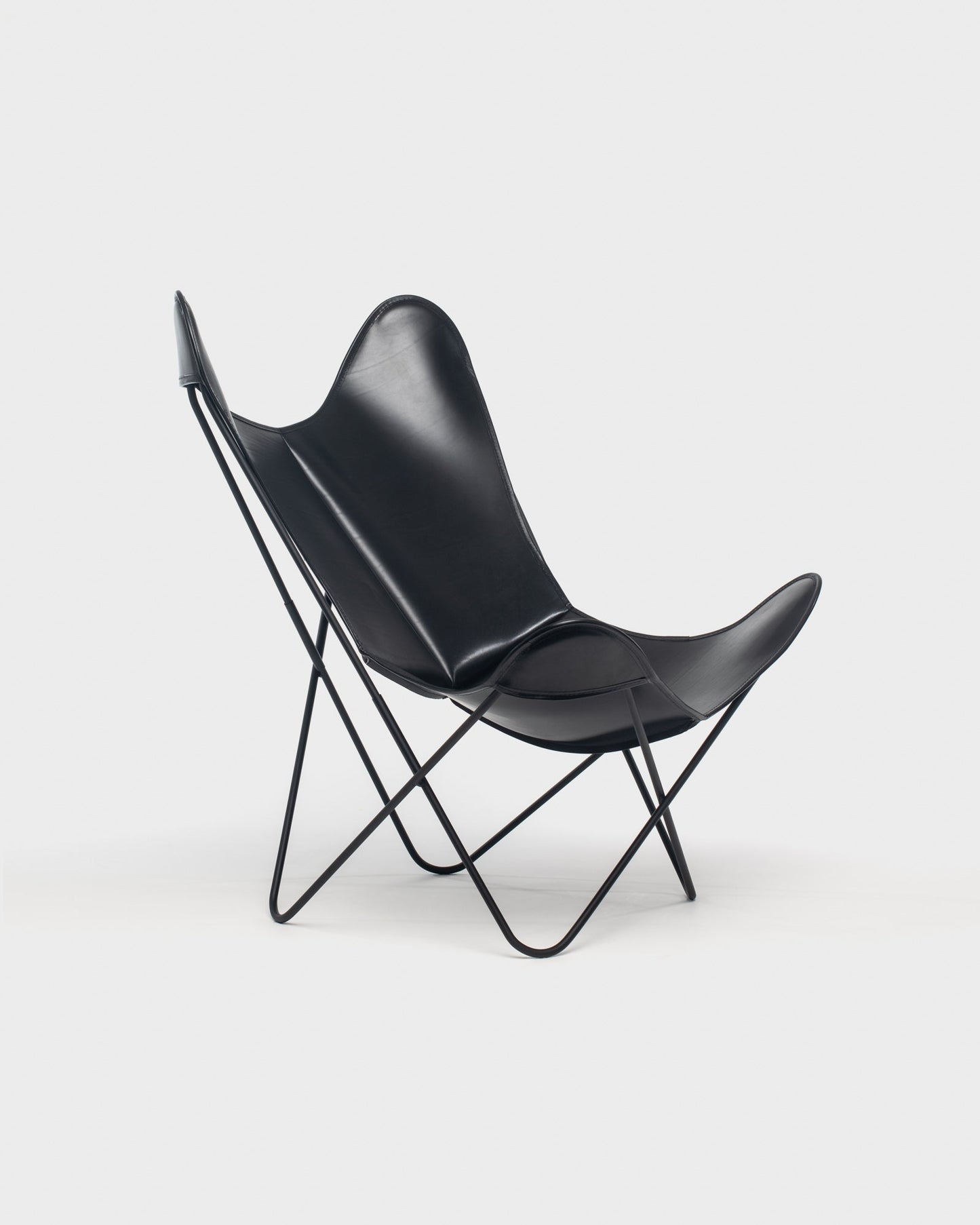 Fauteuil Papillon Cuir noir - Structure noire - Vue 3/4