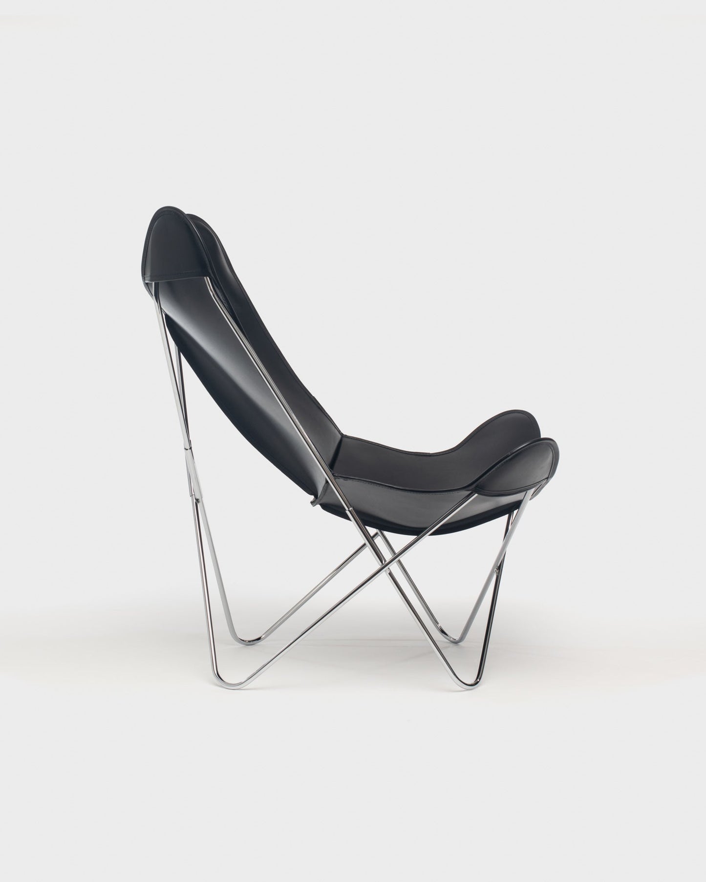 Fauteuil Papillon Cuir noir - Structure inox - Vue de profil