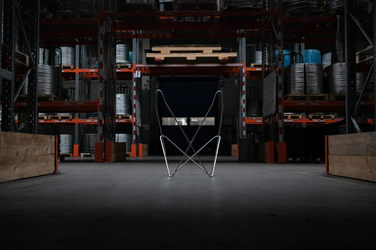 Fauteuil AA Butterfly© dans l'entrepôt de la manufacture AA[nd]