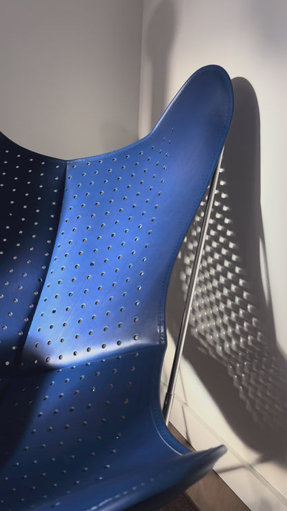 Fauteuil AA Butterfly© - Cuir perforé bleu